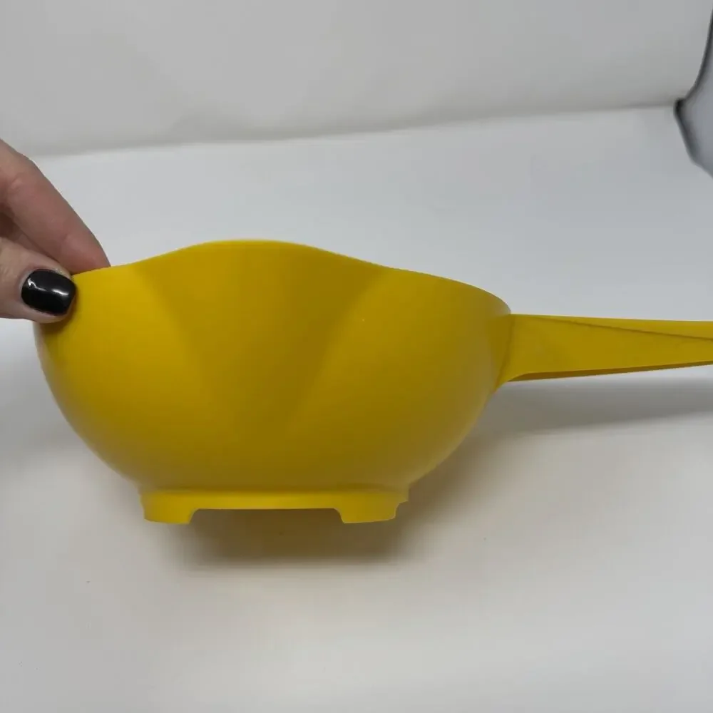 Vintage Tupperware #1200 Yellow 1 Quart Strainer Colander w/Handle Sturdy Strain
